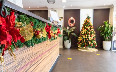 How to choose the right office Christmas décor